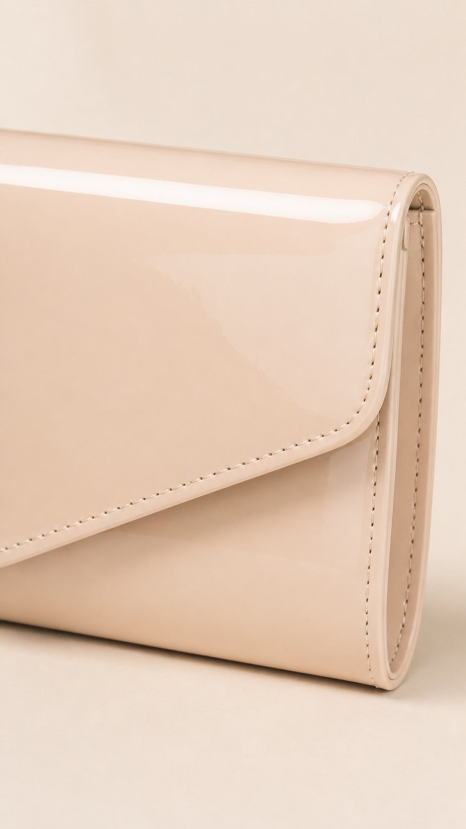LIVIA PATENT CLUTCH