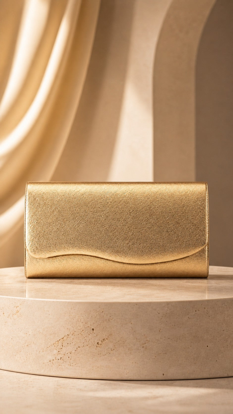 GIULIA GOLD CLUTCH